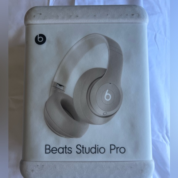 Beats Studio Pro NWT Sandstone - Picture 6 of 8